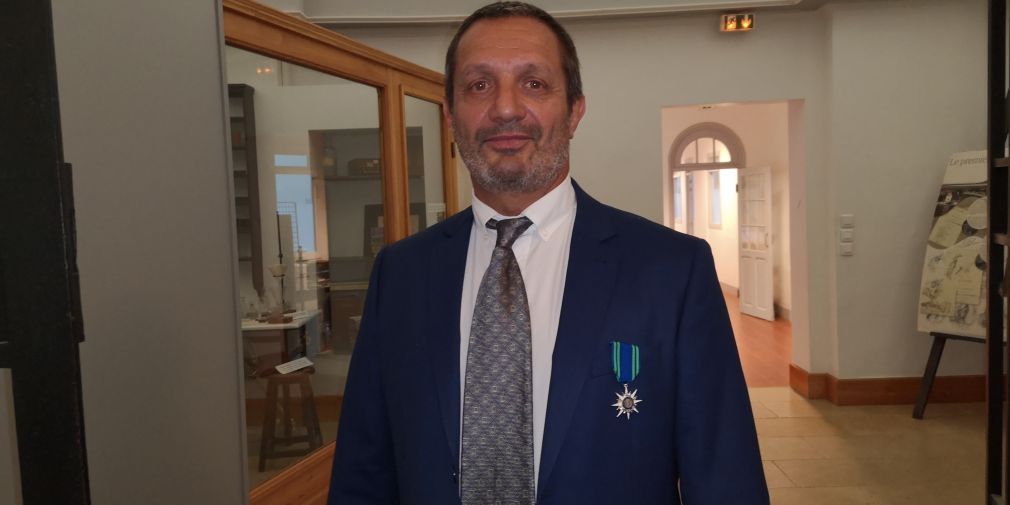 Cérémonie de remise de la médaille de Chevalier de l'Ordre du Mérite Maritime à l'IMEV : Jean-Michel Grisoni décoré