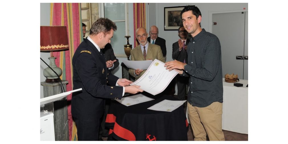 Orens de Fommervault reçoit le prix "Amiral Devaluy" à l’École militaire de Paris